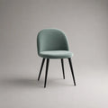 Sedia da pranzo imbottita in velluto di poliestere con gambe in acciaio nero, schienale arrotondato, verde salvia, 50 x 56 x 80 cm